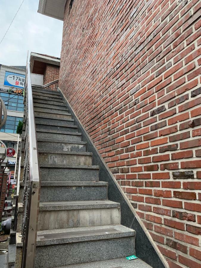 Bomulzip Hongdae Guesthouse Сеул Экстерьер фото